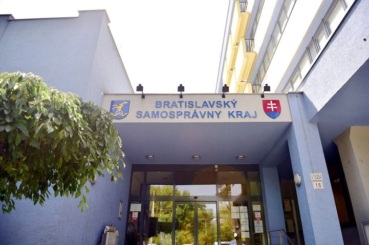 📈 V HODNOTENÍ TRANSPARENTNOSTI SME „SKOKANOM ROKA“ 
Bratislavská župa sa stala skokanom roka v rebríčku transparentnosti. Za upl…